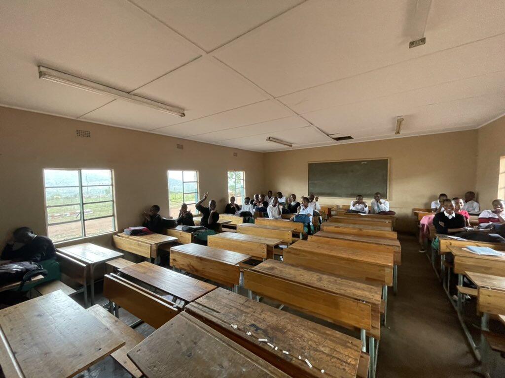 Photo a classroom with pupils 