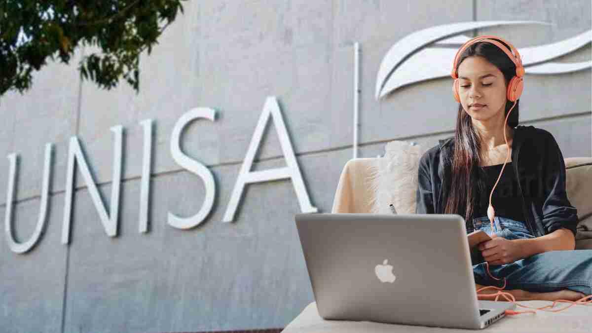 Students applying for Unisa admission 
